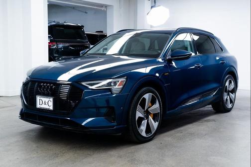 2022 Audi e-tron Premium Plus