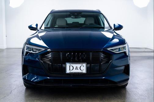 2022 Audi e-tron Premium Plus