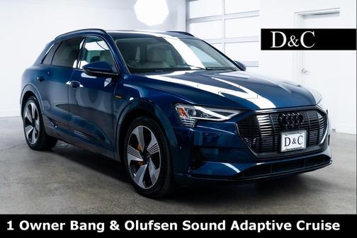 2022 Audi e-tron Premium Plus