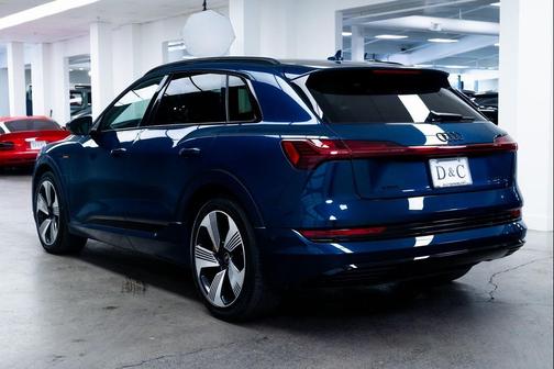 2022 Audi e-tron Premium Plus