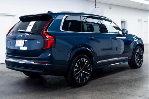 2025 Volvo XC90 B6 Plus 7-Seater
