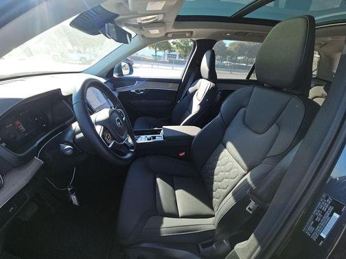 2025 Volvo XC90 B6 Plus 7-Seater