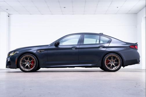 Brands Hatch Grey Metallic 2022 BMW M5 Base