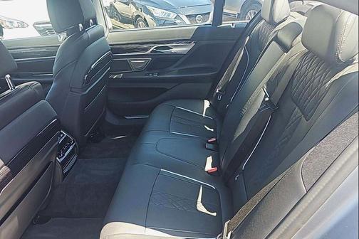 2021 BMW 750 i xDrive