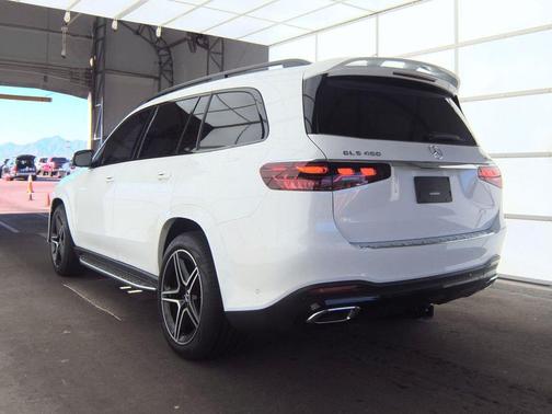 MANUFAKTUR Moonlight White Metallic 2025 Mercedes-Benz GLS 450 4MATIC