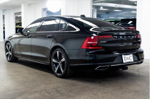 2020 Volvo S90 Recharge Plug-In Hybrid T8 R-Design