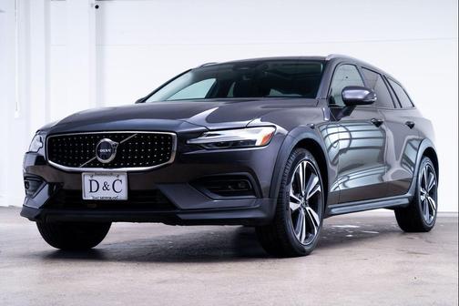 Platinum Grey Metallic 2025 Volvo V60 Cross Country Plus, B5 AWD Gas (mild hybrid)