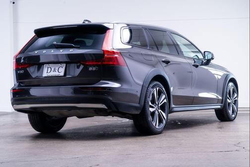 Platinum Grey Metallic 2025 Volvo V60 Cross Country Plus, B5 AWD Gas (mild hybrid)