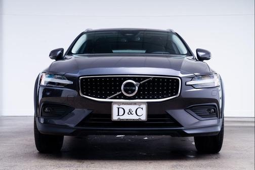 Platinum Grey Metallic 2025 Volvo V60 Cross Country Plus, B5 AWD Gas (mild hybrid)