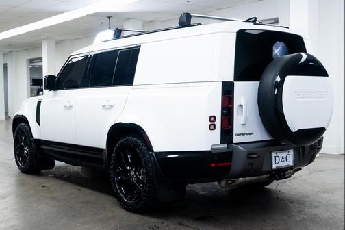 2024 Land Rover Defender 130 P400 Outbound