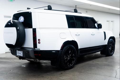 2024 Land Rover Defender 130 P400 Outbound