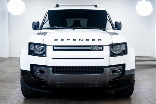 2024 Land Rover Defender 130 P400 Outbound