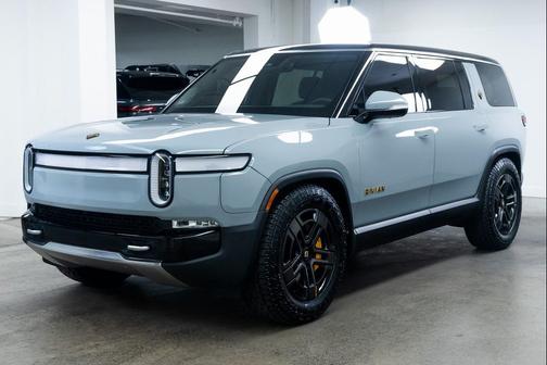 2023 Rivian R1S Adventure