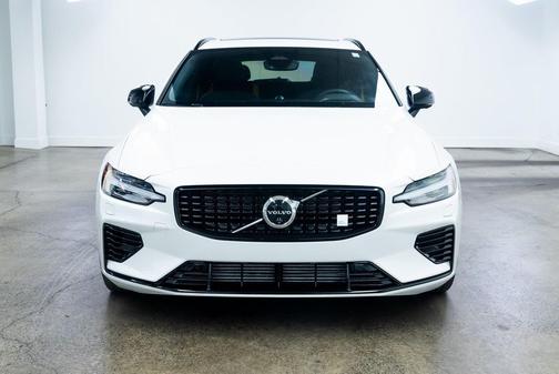 2024 Volvo V60 Recharge Plug-In Hybrid Polestar