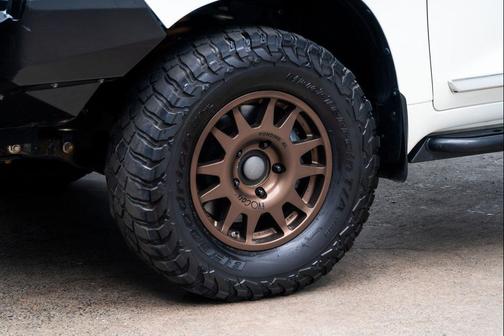 Blizzard Pearl 2018 Toyota Land Cruiser Base