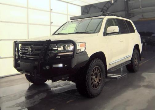 Blizzard Pearl 2018 Toyota Land Cruiser Base