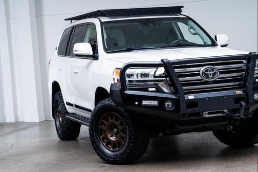 Blizzard Pearl 2018 Toyota Land Cruiser Base