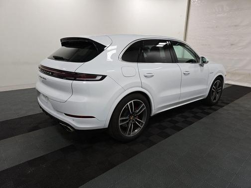 2024 Porsche Cayenne Cayenne Turbo E-Hybrid