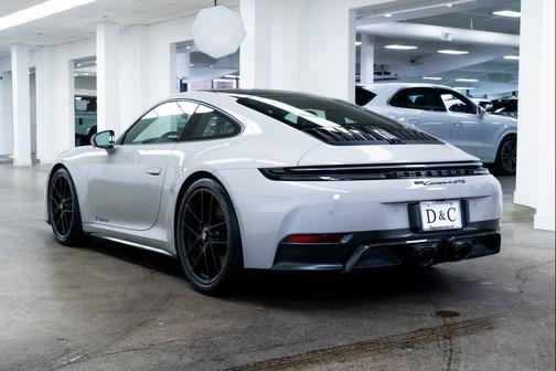 2025 Porsche 911 Carrera 4 GTS