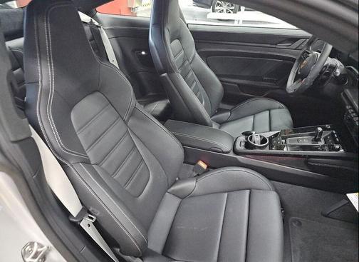 2025 Porsche 911 Carrera 4 GTS