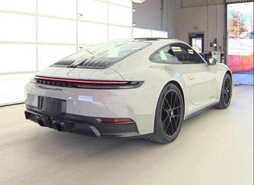 2025 Porsche 911 Carrera 4 GTS