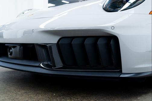 2025 Porsche 911 Carrera 4 GTS