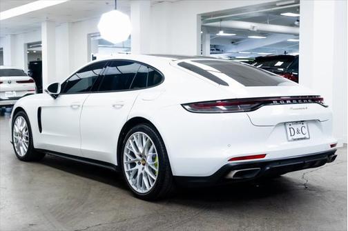 2022 Porsche Panamera E-Hybrid 4