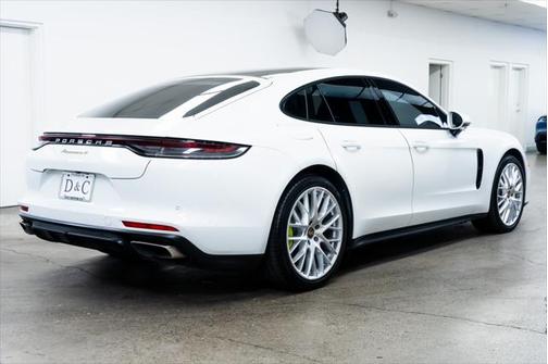 2022 Porsche Panamera E-Hybrid 4