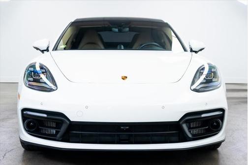 2022 Porsche Panamera E-Hybrid 4