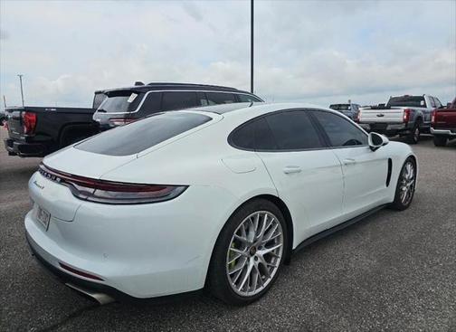 2022 Porsche Panamera E-Hybrid 4
