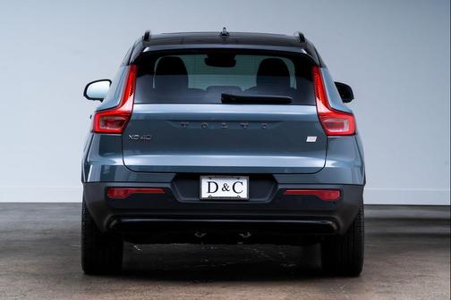 Silver Dawn Metallic 2023 Volvo XC40 Recharge Pure Electric Twin Ultimate