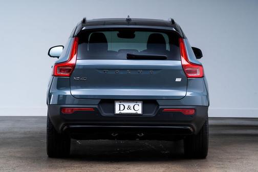 Silver Dawn Metallic 2023 Volvo XC40 Recharge Pure Electric Twin Ultimate