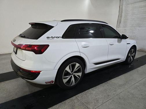 2024 Audi Q8 e-tron Premium Plus
