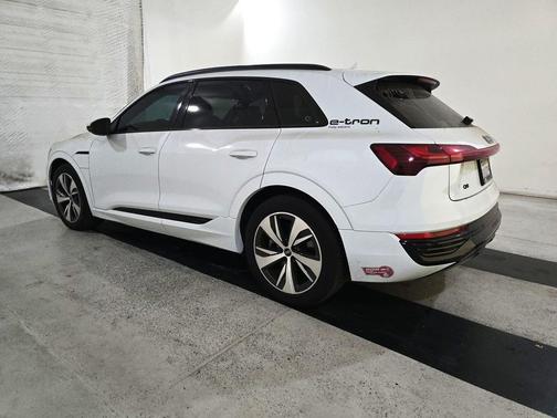 2024 Audi Q8 e-tron Premium Plus