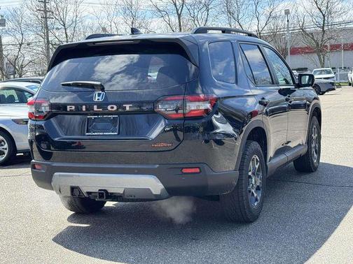 Crystal Black Pearl 2026 Honda Pilot TrailSport