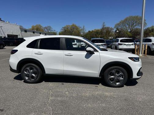 Platinum White Pearl 2026 Honda HR-V LX