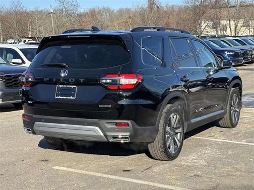 2025 Honda Pilot Touring 8-Passenger