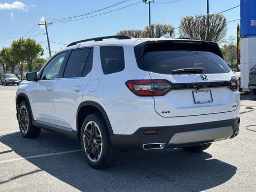 Platinum White Pearl 2026 Honda Pilot Touring 8-Passenger