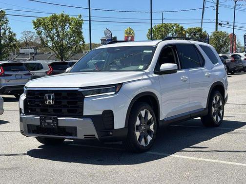Platinum White Pearl 2026 Honda Pilot Touring 8-Passenger