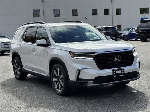 2025 Honda Pilot Touring 8-Passenger