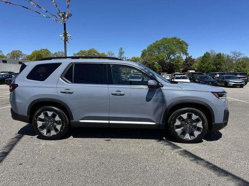 Sonic Gray Pearl 2026 Honda Pilot Touring 8-Passenger