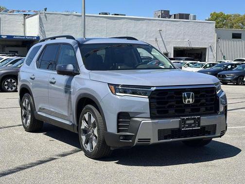 Sonic Gray Pearl 2026 Honda Pilot Touring 8-Passenger