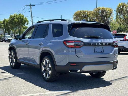 Sonic Gray Pearl 2026 Honda Pilot Touring 8-Passenger