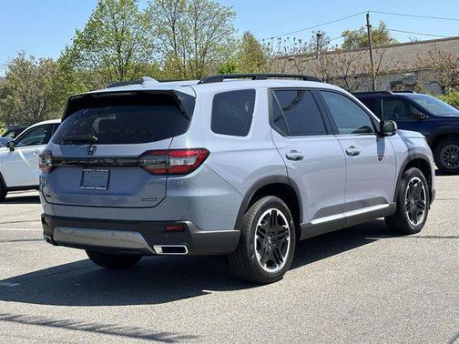 Sonic Gray Pearl 2026 Honda Pilot Touring 8-Passenger