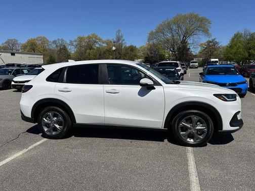 Platinum White Pearl 2026 Honda HR-V LX