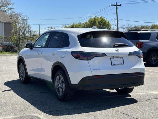 Platinum White Pearl 2026 Honda HR-V LX