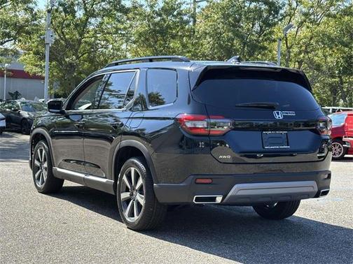 2025 Honda Pilot Touring 8-Passenger