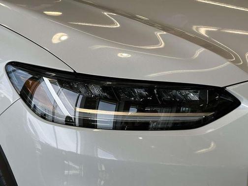 Platinum White Pearl 2026 Honda HR-V LX