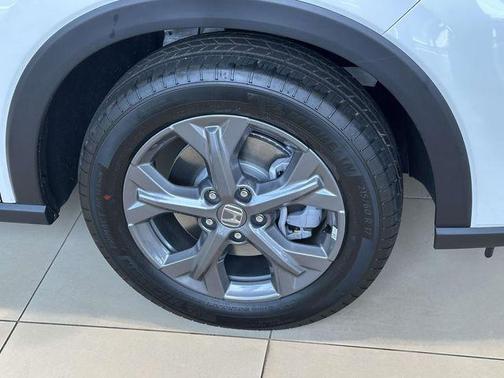 Platinum White Pearl 2026 Honda HR-V LX