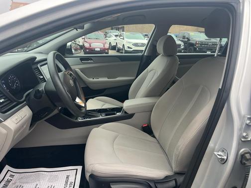 2018 Hyundai SONATA SE